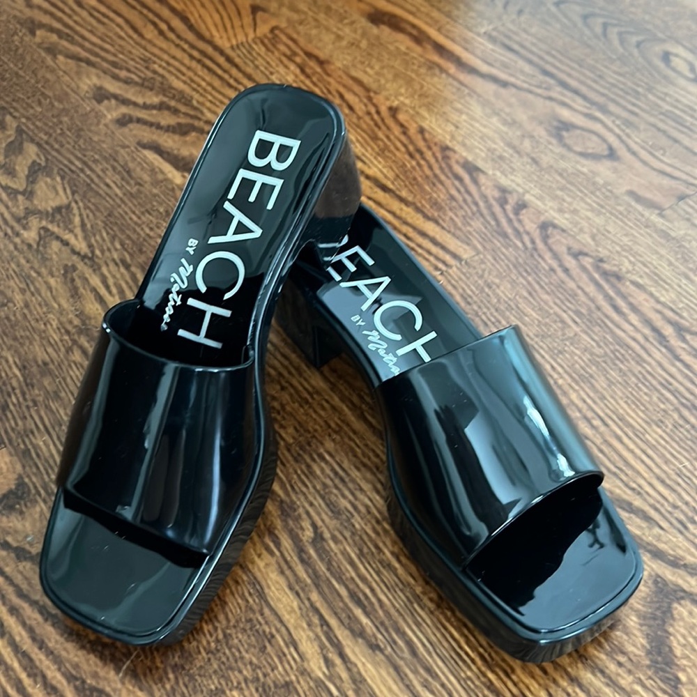 Shiny Rubber patent beach by Matisse shoe